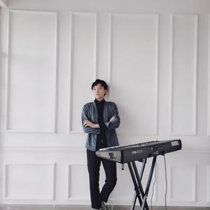 我脱了麻麻的内裤让我看见了
